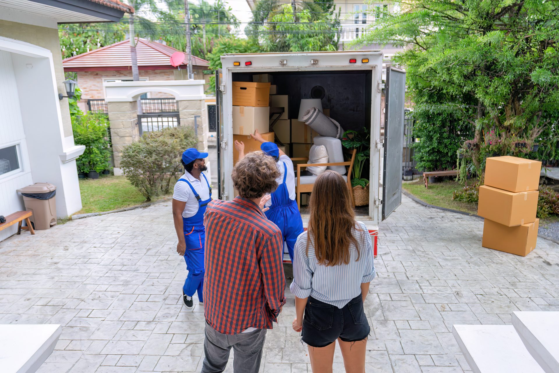 professional-goods-move-service-use-truck-carry-pe-2023-11-27-05-37-18-utc House Clearance